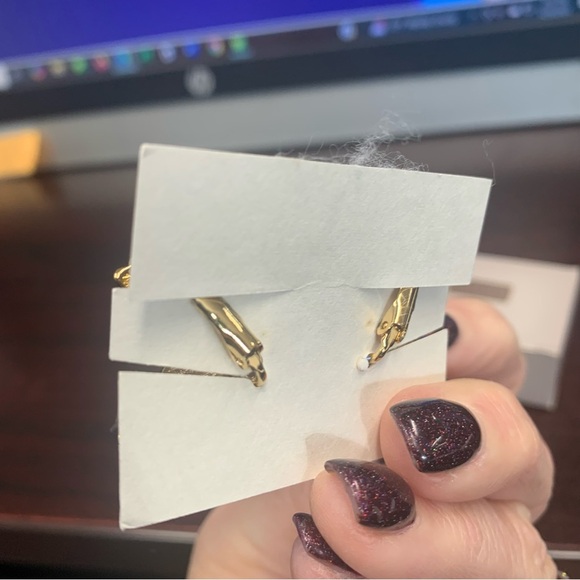 Avon “Dramatic Kiss” Gold tone Women's clip Earrings. NIB 1989 - Picture 6 of 6